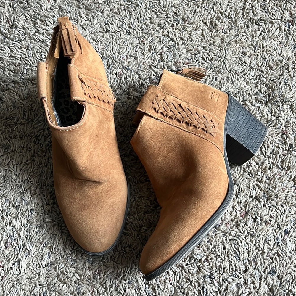 BILLABONG IN THE DEETS SUADE ANKLE BOOTIES